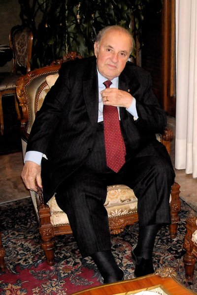 Italian tenor Carlo Bergonzi made his professional operatic debut at the Teatro Donizetti in Bergamo, appearing as a baritone in Mascagni's "Cavalleria rusticana".