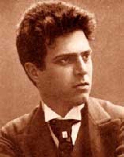 The premiere of Pietro Mascagni's opera "L'amico Fritz" took place in Rome.