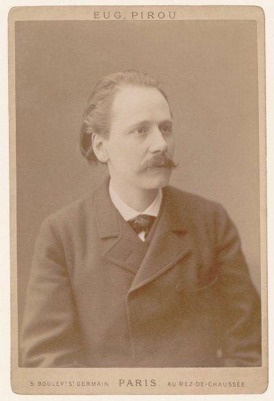 Jules Massenet’s opera "Le Jongleur de Notre-Dame" premiered at the Opéra-Comique in Paris.