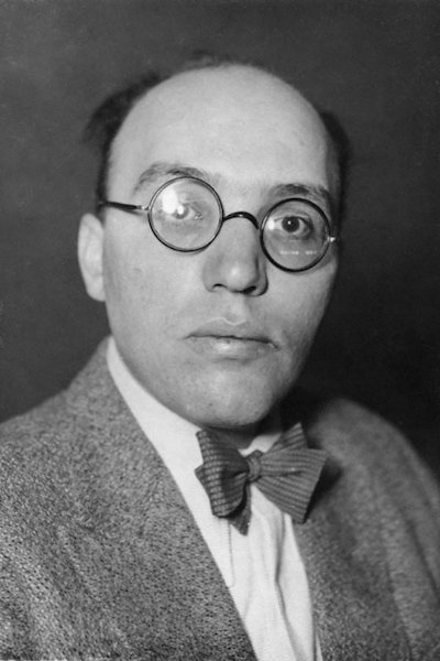 Kurt Weill and Bertolt Brecht's "Die Dreigroschenoper" ("The Threepenny Opera") received its world premiere at the Theater am Schiffbauerdamm in Berlin. The work, based on John Gay's "The Beggar's Opera", became one of the most influential music-theatre works of the twentieth century.