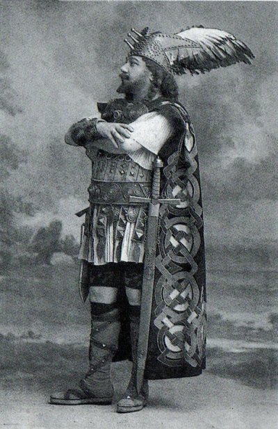 Spanish tenor Francisco Viñas, celebrated for his Wagnerian interpretations and performances at the Metropolitan Opera and La Scala, was born in Moià, Catalonia.