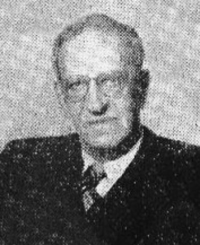 Composer and conductor Oscar Straus, later known for operettas such as "Ein Walzertraum" and "Der tapfere Soldat", was born in Vienna.