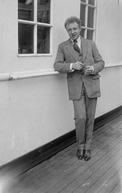 Leopold Stokowski, influential conductor who championed opera in symphonic and staged contexts, was born in London.