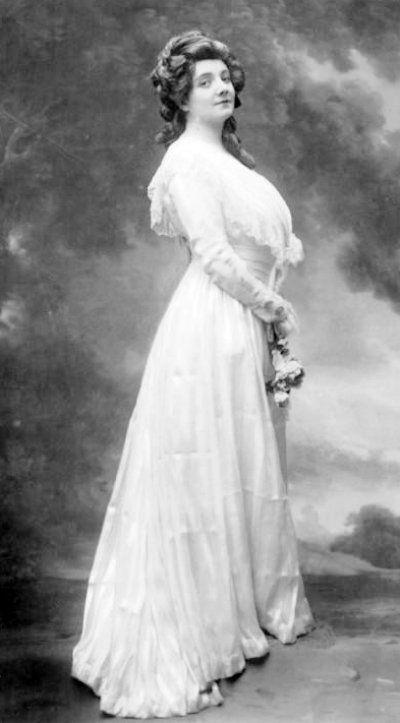Claire Croiza, French mezzo-soprano and influential singing teacher whose operatic repertoire included Charlotte in "Werther", Dalila in "Samson et Dalila", Carmen, and the title role in "Pénélope", was born in Paris.