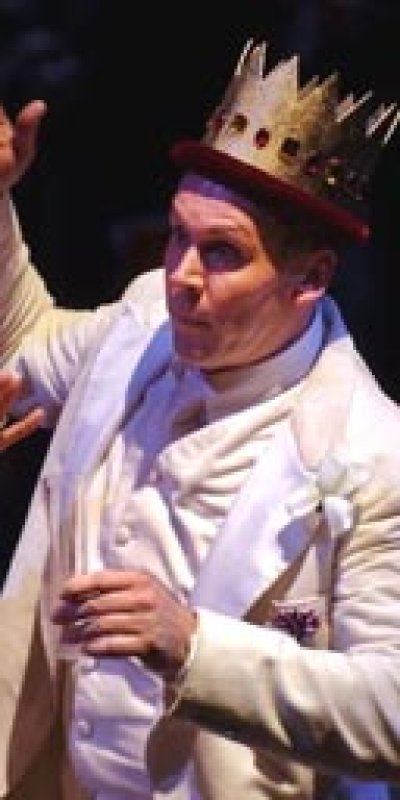 Deon van der Walt, South African lyric tenor known internationally for Mozart roles including Tamino in "Die Zauberflöte", Belmonte in "Die Entführung aus dem Serail", and Ferrando in "Così fan tutte", was born in Cape Town.