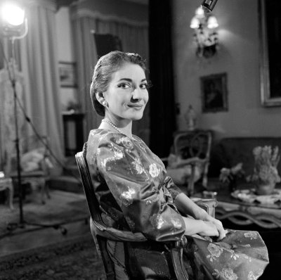 Maria Callas made her final operatic stage appearance, singing Tosca in Puccini's "Tosca" at the Royal Opera House, Covent Garden.